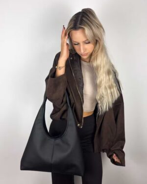 Torebka-hobo-Black-Laveni-prezen stylizacja z torebką hobo
