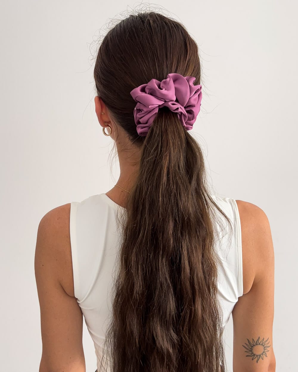 Satynowa Scrunchie Berry 4 Satynowa Scrunchie Berry - obrazek 4