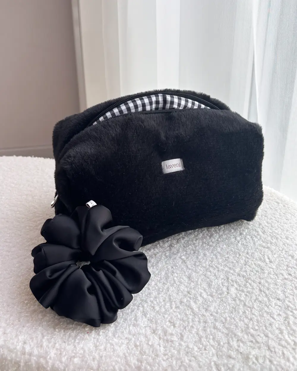 Kosmetyczka Fluffy Black 3 pluszowa kosmetyczka handmade