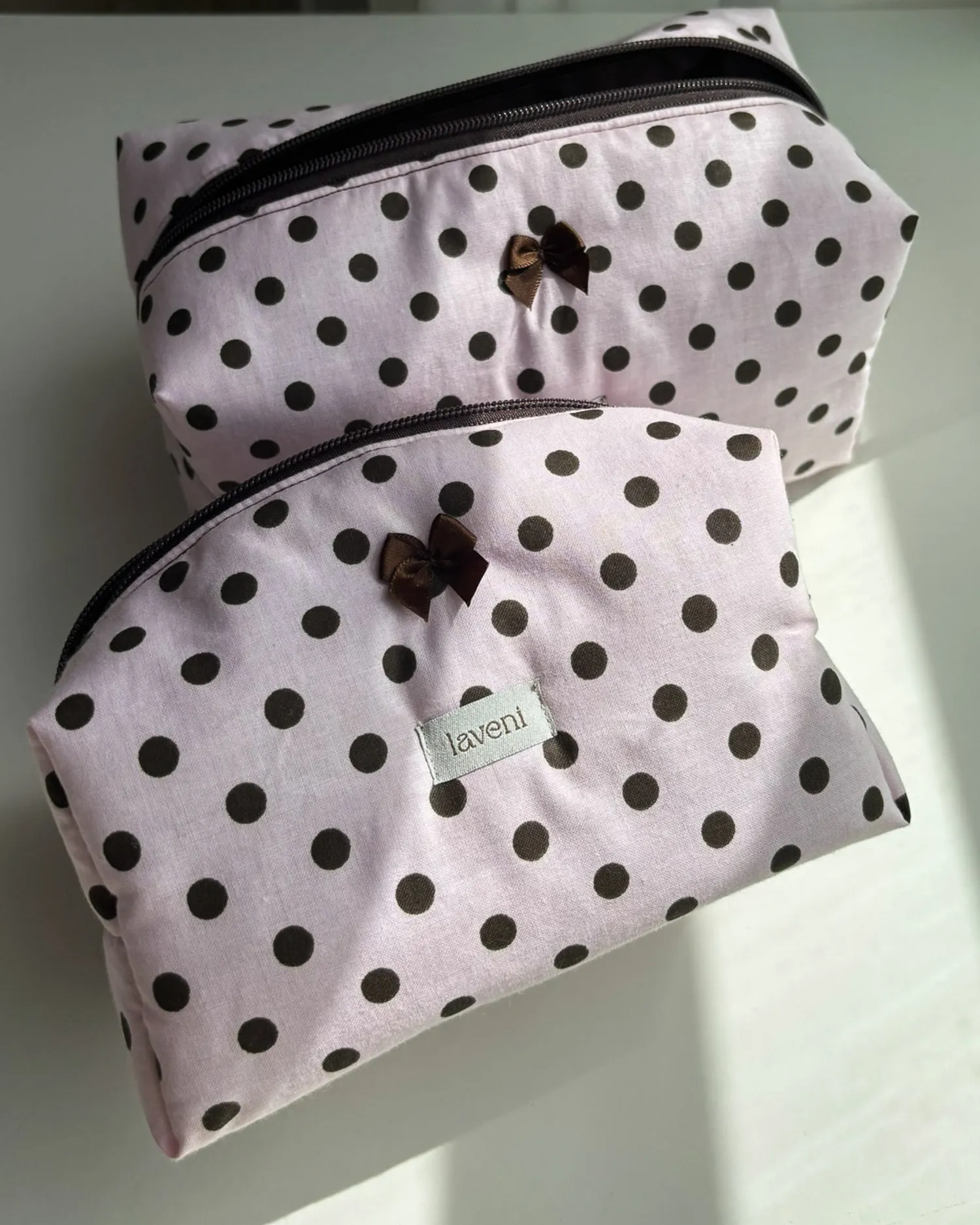 Zestaw Kosmetyczek Polka Dots Choco Pink 5 Zestaw Kosmetyczek Polka Dots Choco Pink - obrazek 5