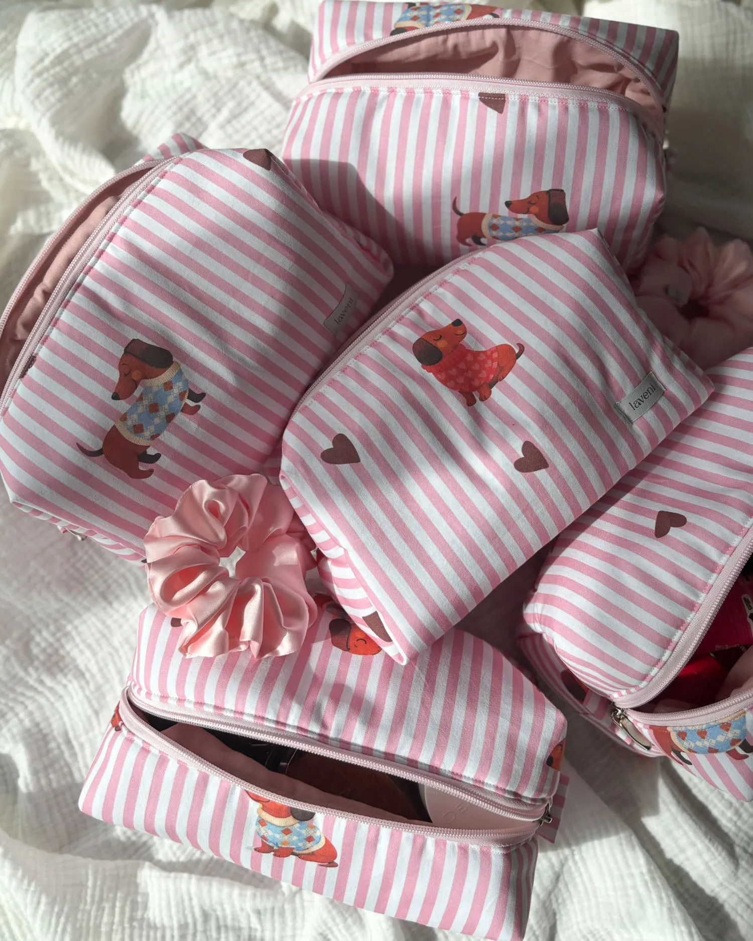 Kosmetyczka Doxie Love + Scrunchie Gratis 7 kosmetyczki na podróż w jamniki